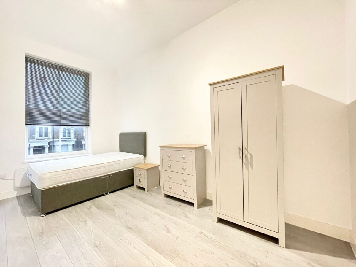 176 Ladbroke Grove, London, W10 5LZ