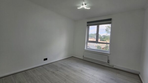 Skarnings Ct, Winters Way, Waltham Abbey EN9 3HE