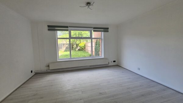 Skarnings Ct, Winters Way, Waltham Abbey EN9 3HE
