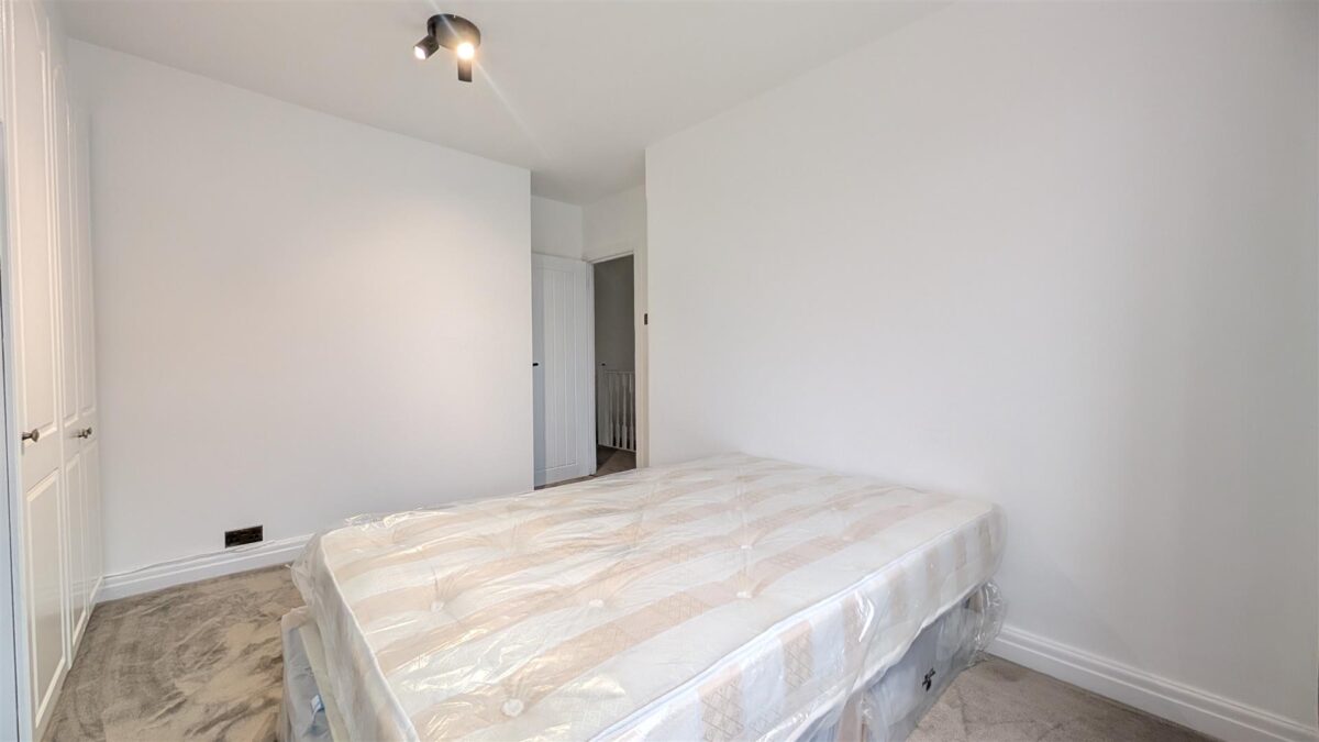 44 Glengall Road, Edgware, HA8 8SX